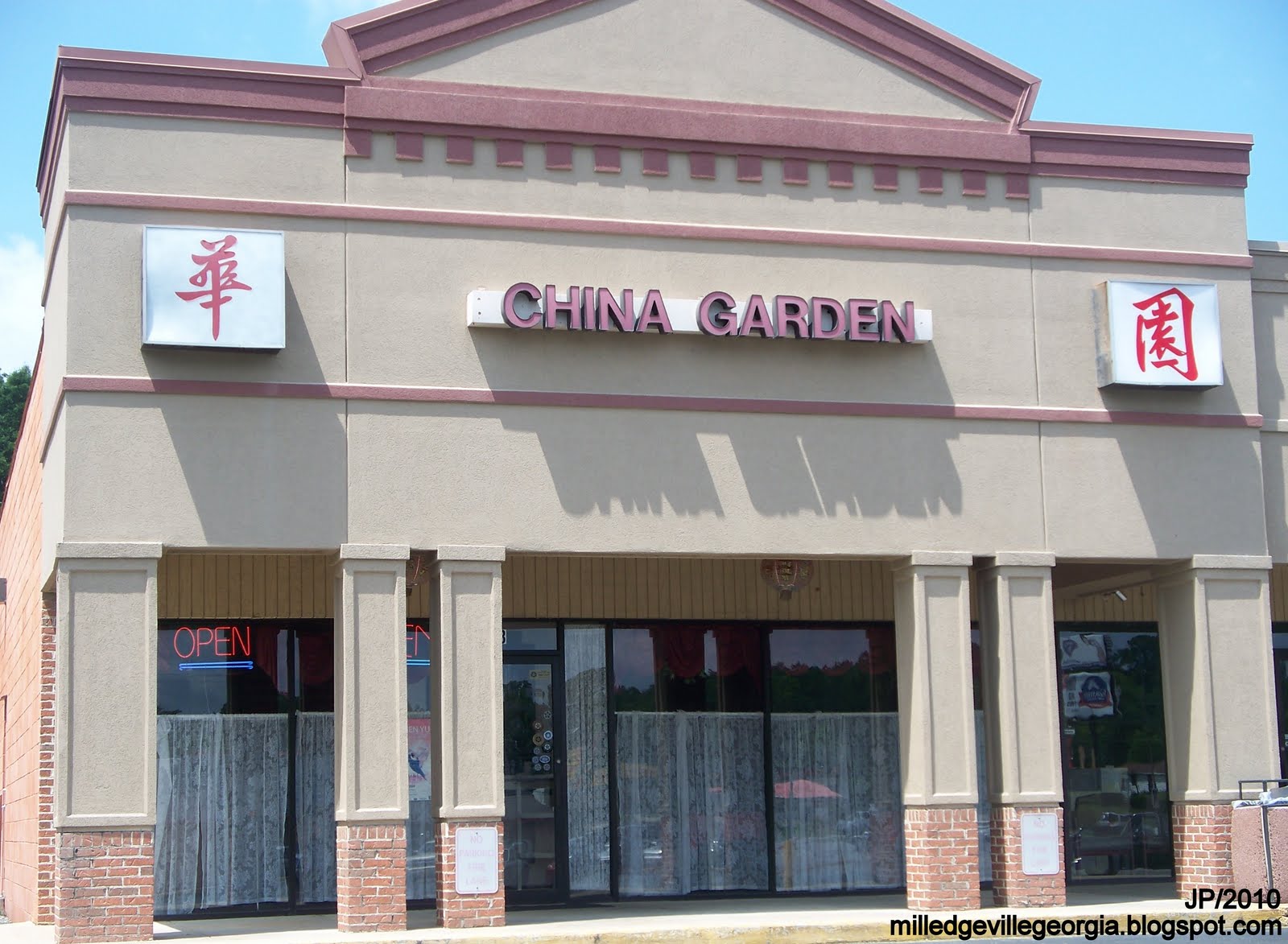 Milledgeville GA. College Church Hospital Restaurant Attorney Bank