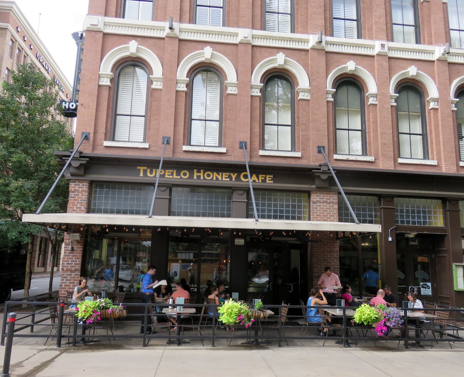 Big Daddy Dave Dining on Market Square Knoxville Tennessee
